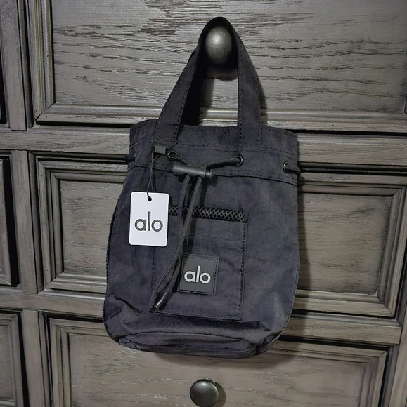 ALO Yoga Crossbody - Picture 4 of 15